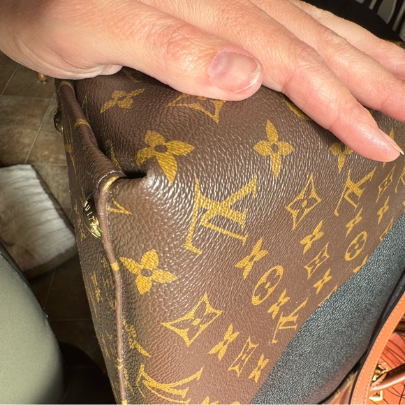 Louis Vuitton Monogram V Tote Black W Tags - Picture 4 of 16